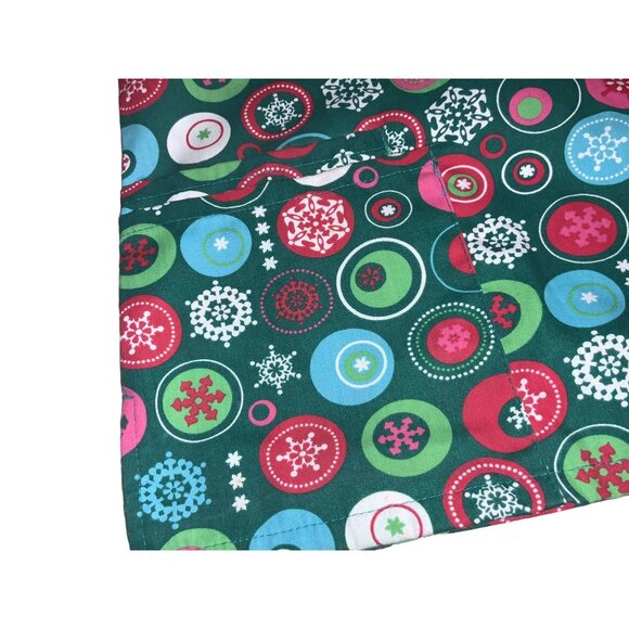 SB Scrubs Nurse Scrub Top Christmas Winter Snowflake Classic Emerald Size Small - Picture 7 of 9
